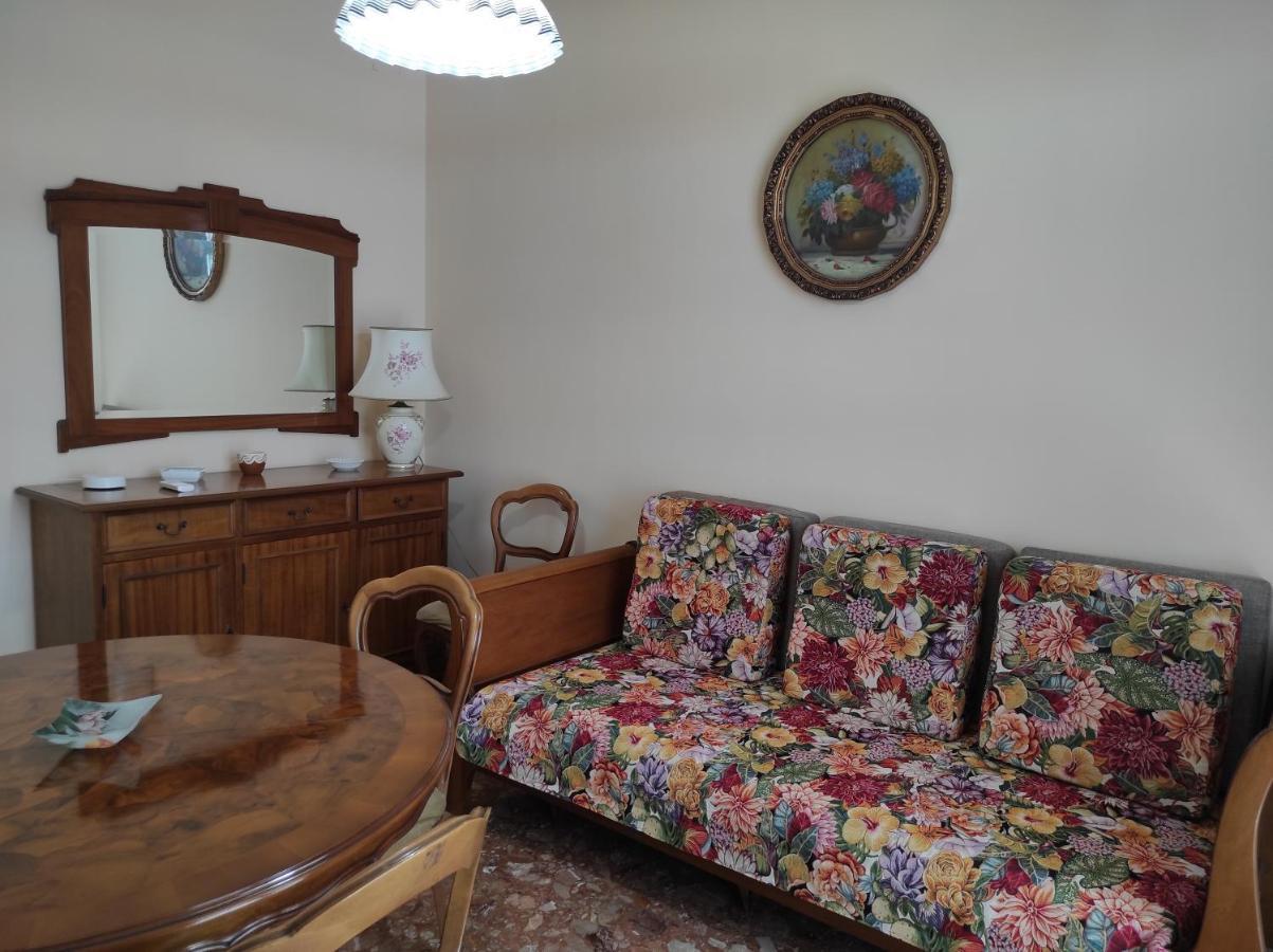 La Colonna Holiday House Apartment Lecce Exterior foto